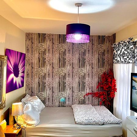 Comfy Double Bedroom With A Private Toilet London Exterior foto