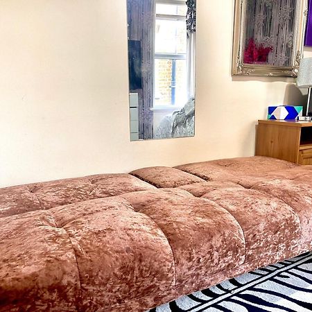 Comfy Double Bedroom With A Private Toilet London Exterior foto