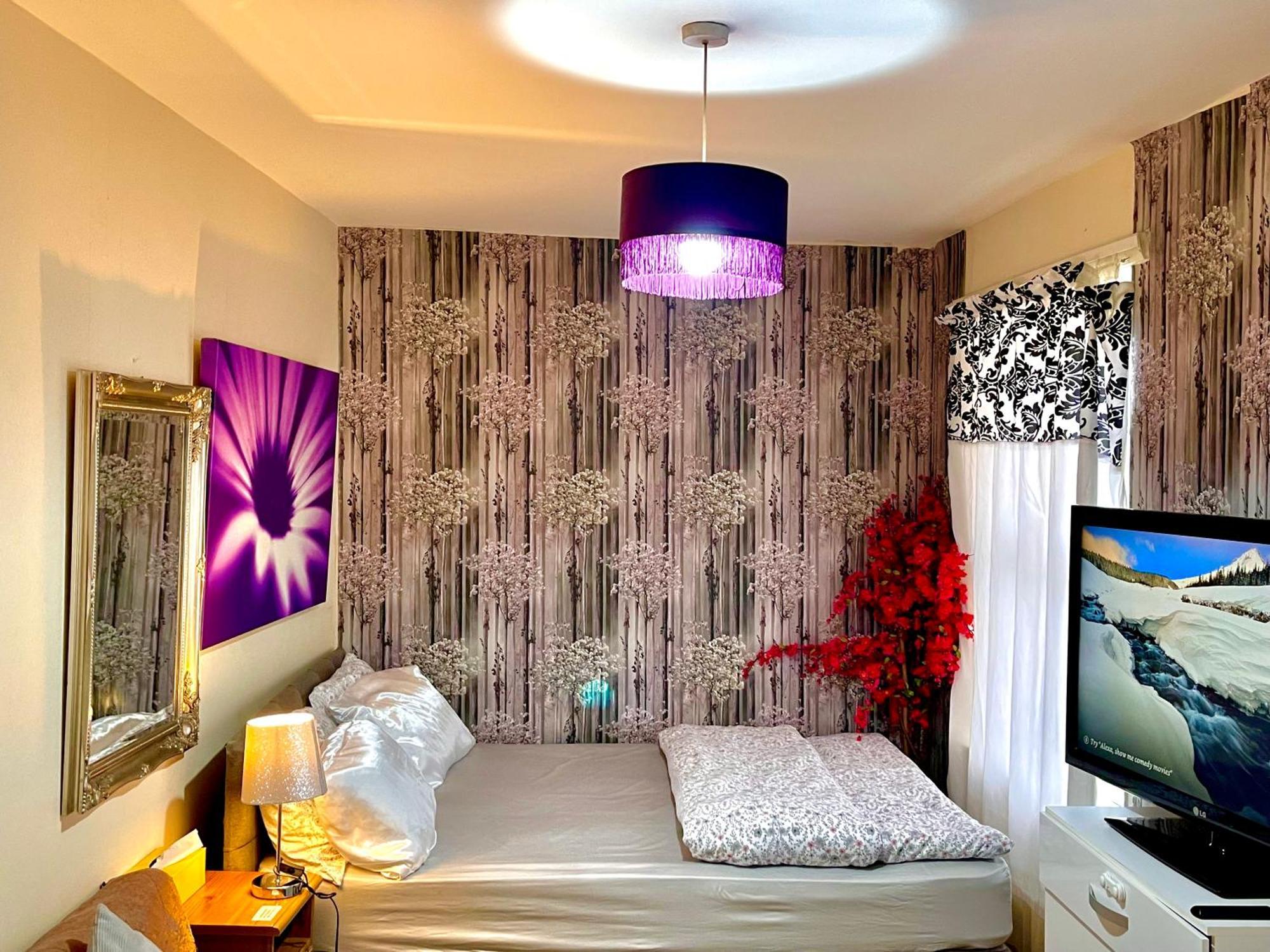 Comfy Double Bedroom With A Private Toilet London Exterior foto