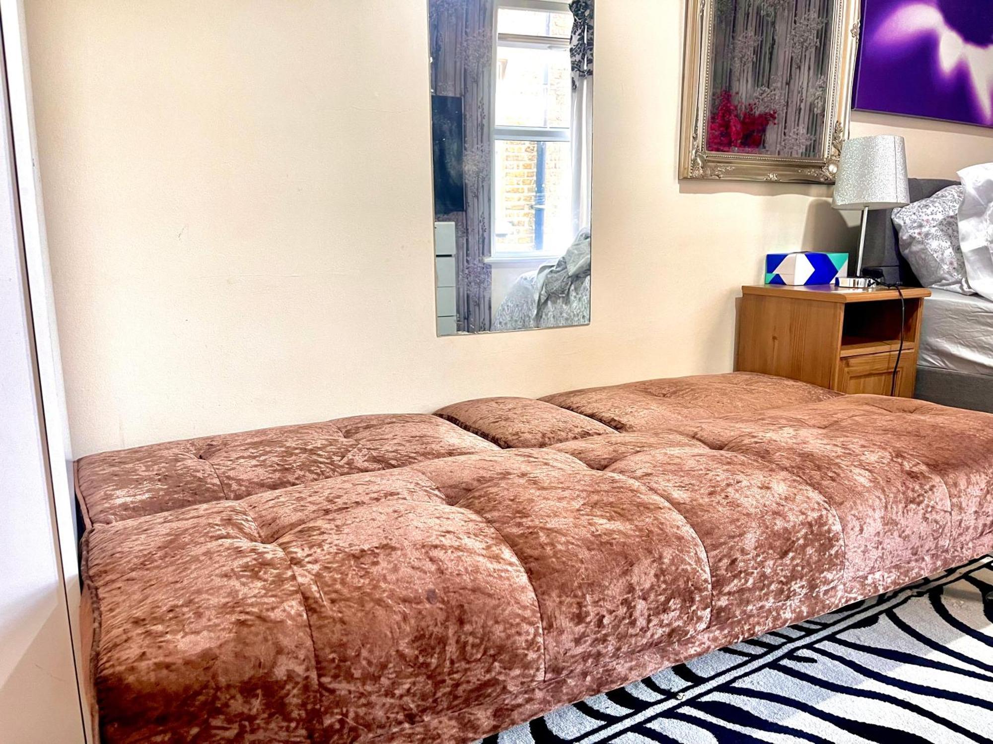 Comfy Double Bedroom With A Private Toilet London Exterior foto