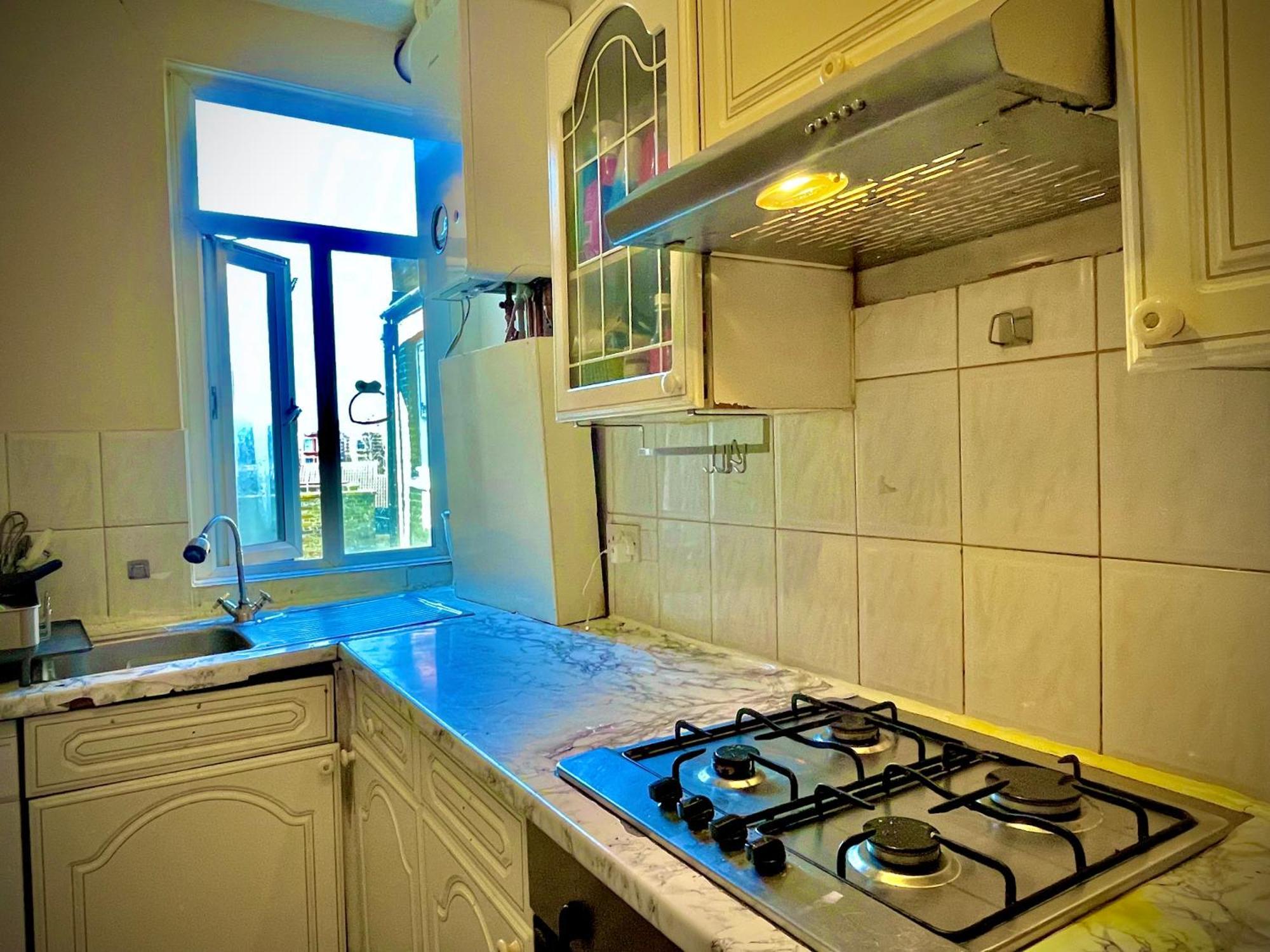 Comfy Double Bedroom With A Private Toilet London Exterior foto